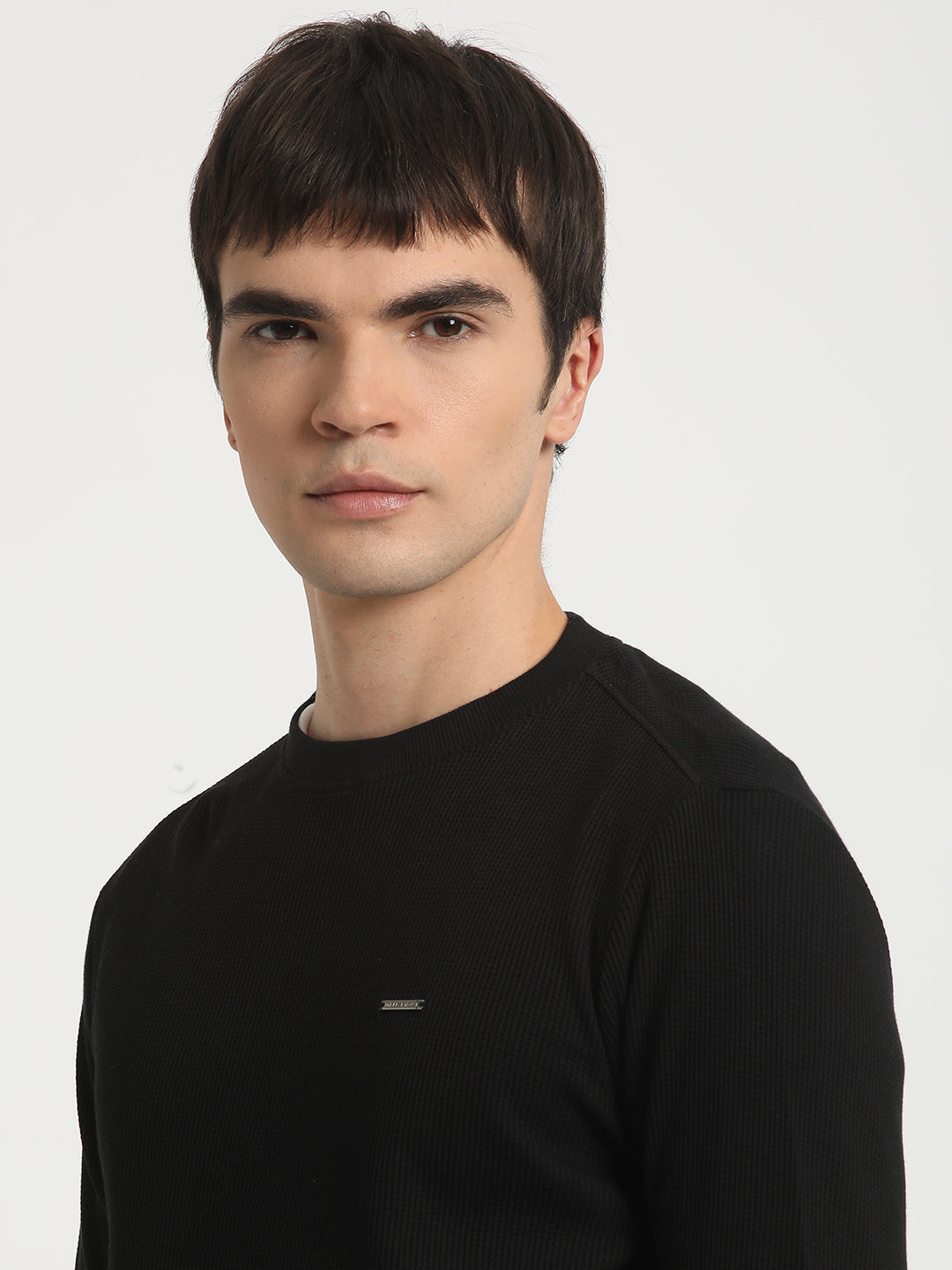 Shop Men Black Solid Slim Fit Round Neck T Shirt Online 